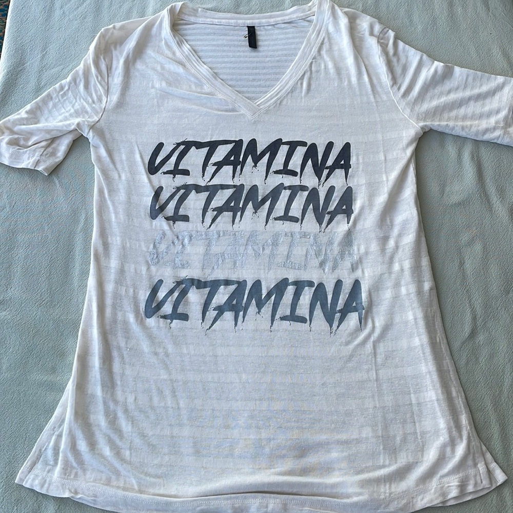 Vitamina T-shirt new never worn size S great 👍🏻 opportunity!!